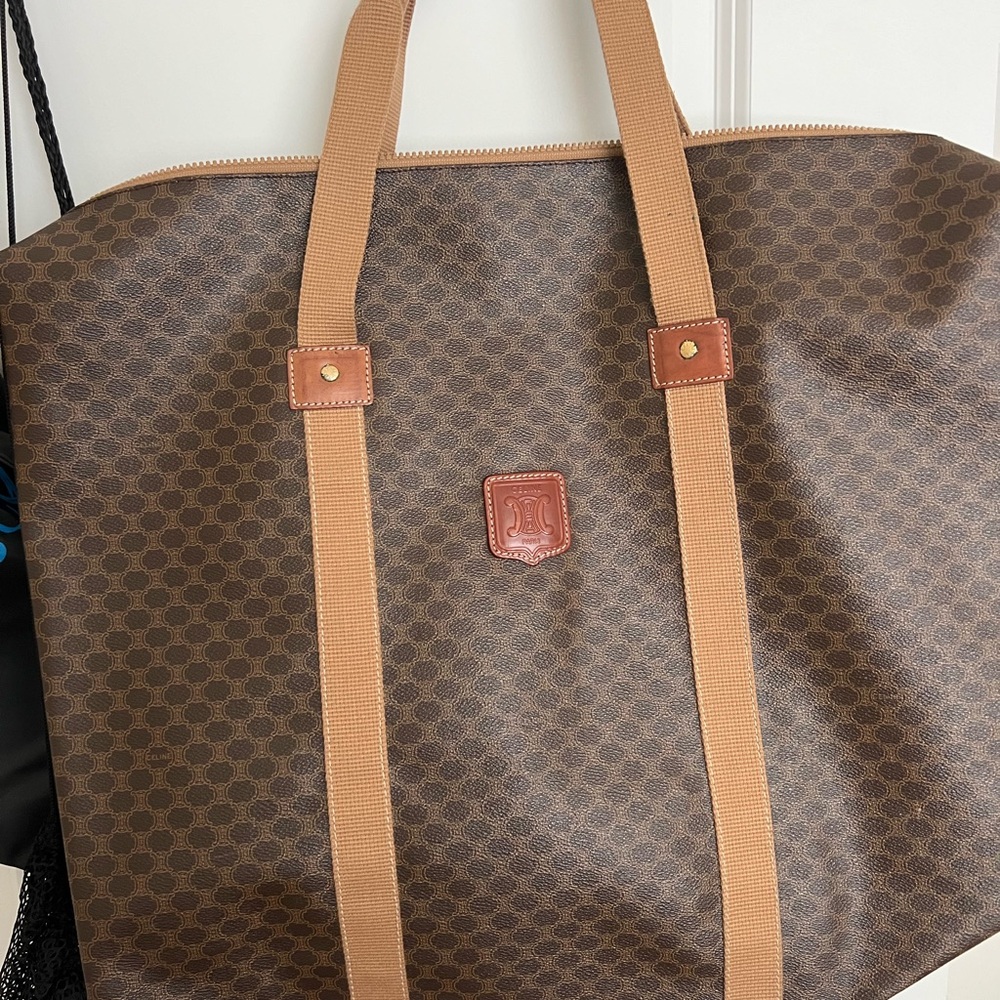 Beautiful Authentic Celine tote - Picture 1 of 13